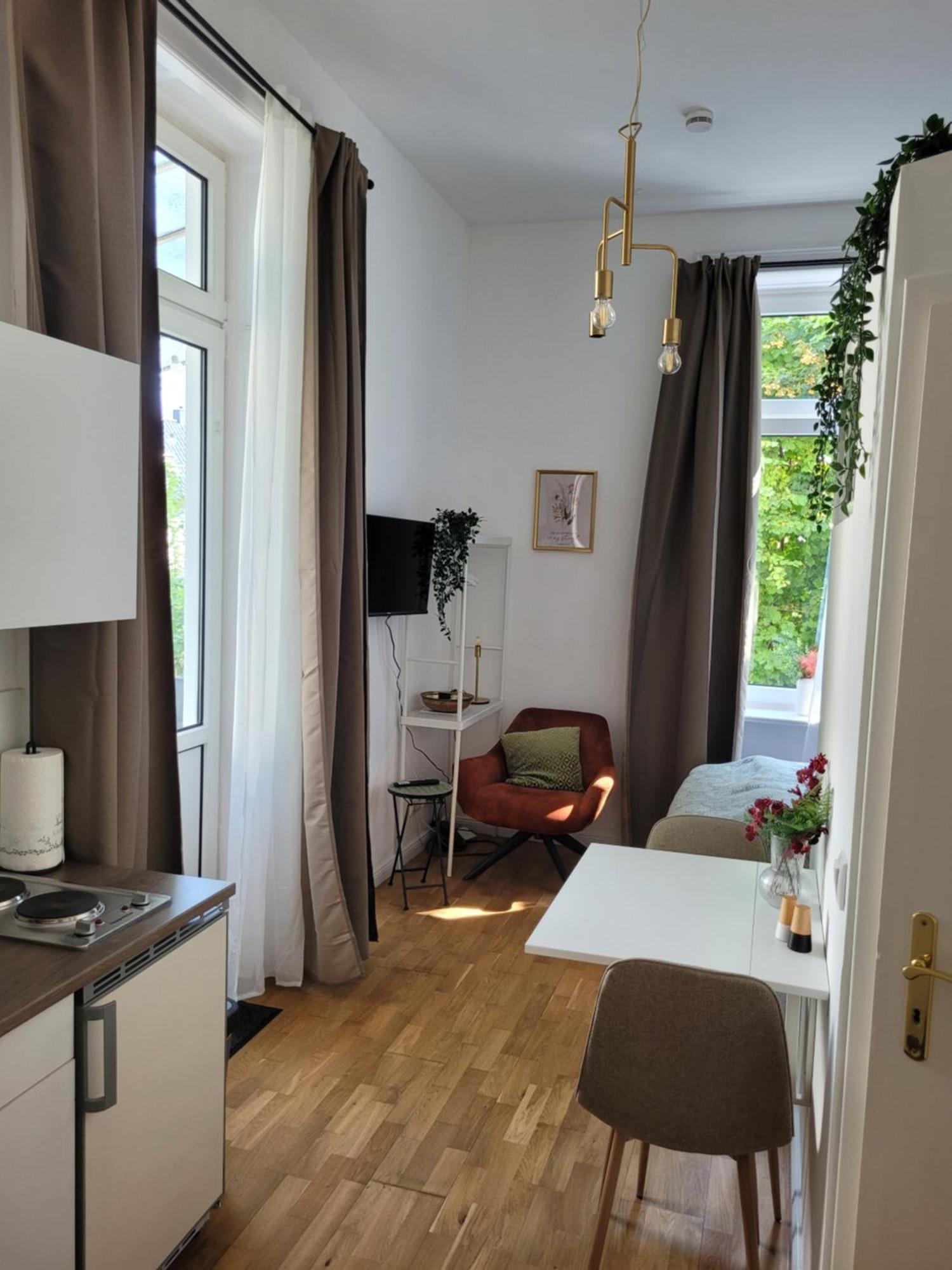 1 Zentral Balkon Parkplatz Apartment *