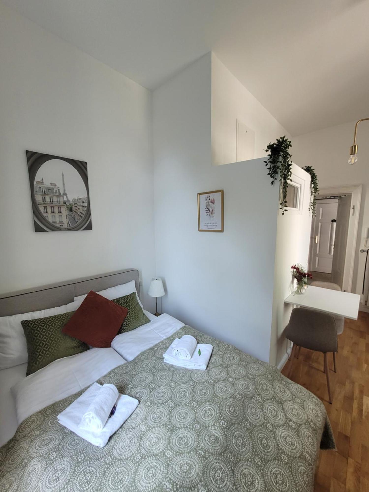 1 Zentral Balkon Parkplatz